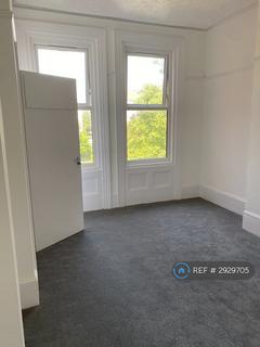2 bedroom flat to rent, Jevington Gardens, Eastbourne, BN21