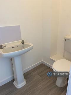 2 bedroom flat to rent, Jevington Gardens, Eastbourne, BN21
