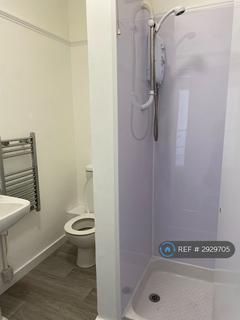 2 bedroom flat to rent, Jevington Gardens, Eastbourne, BN21
