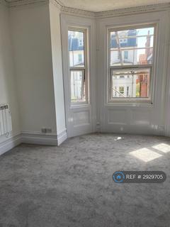 2 bedroom flat to rent, Jevington Gardens, Eastbourne, BN21