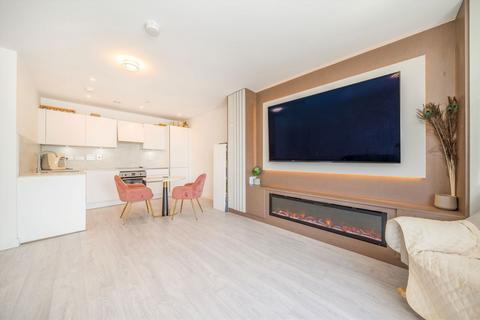 2 bedroom flat to rent, Farine Avenue, Hayes UB3