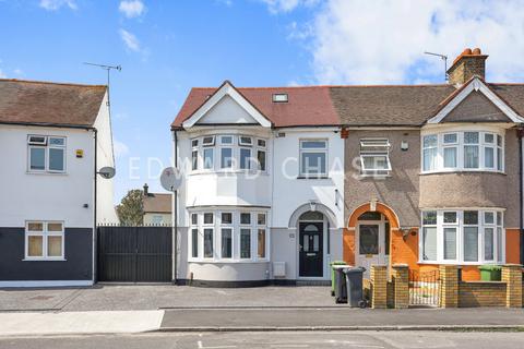 5 bedroom semi-detached house to rent, Salisbury Avenue, Barking, IG11