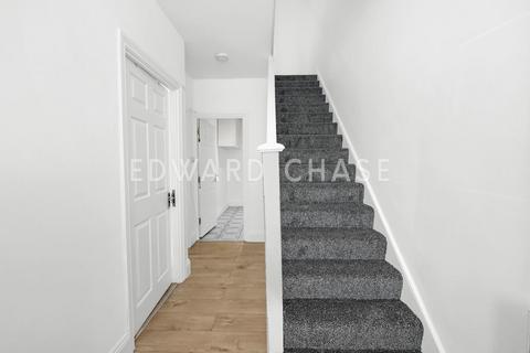 5 bedroom semi-detached house to rent, Salisbury Avenue, Barking, IG11