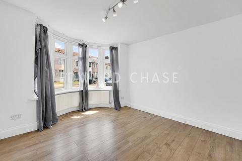 5 bedroom semi-detached house to rent, Salisbury Avenue, Barking, IG11