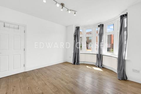 5 bedroom semi-detached house to rent, Salisbury Avenue, Barking, IG11