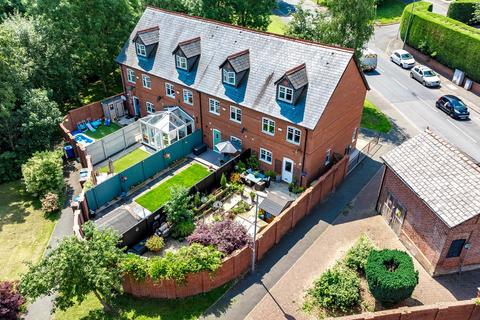 3 bedroom townhouse for sale, Trevore Drive, Wigan WN1