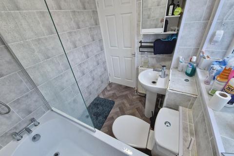 1 bedroom in a house share to rent, Deckham Terrace, Gateshead NE8