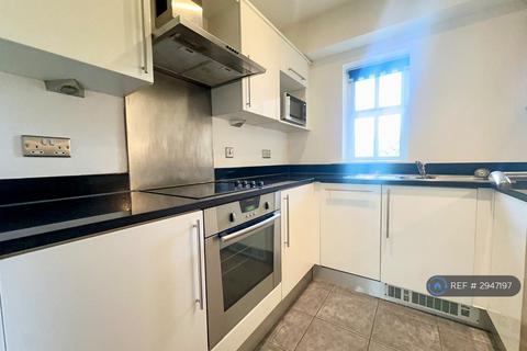 2 bedroom flat to rent, Hetton House, Loughton, IG10