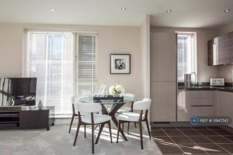 1 bedroom in a flat share to rent, Garrison Heights, London, NW7