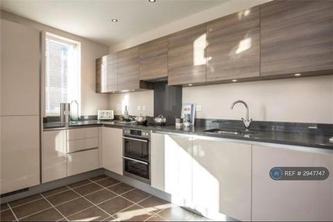 1 bedroom in a flat share to rent, Garrison Heights, London, NW7