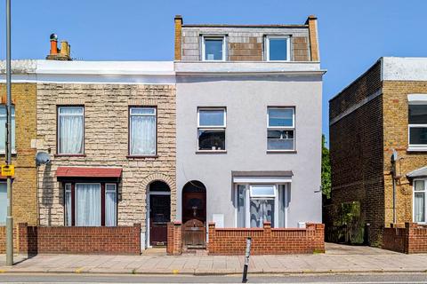 4 bedroom end of terrace house for sale, Garratt Lane, London