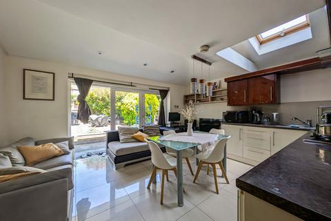 4 bedroom end of terrace house for sale, Garratt Lane, London