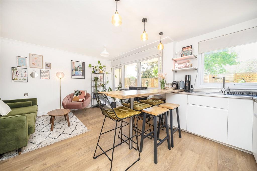 Lounge/Kitchen