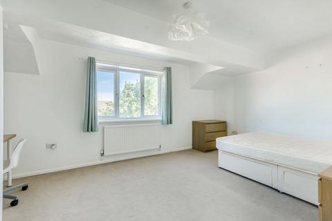4 bedroom house to rent, Wilkins Close, Colliers Wood, Mitcham, CR4