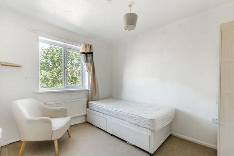 4 bedroom house to rent, Wilkins Close, Colliers Wood, Mitcham, CR4