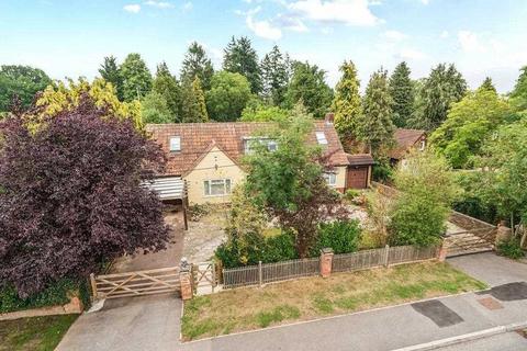 3 bedroom detached house for sale, The Pitons, Tilehouse Lane, Denham