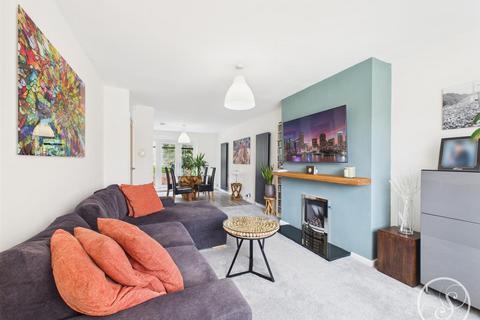 4 bedroom semi-detached bungalow for sale, St. Matthews Walk, Leeds