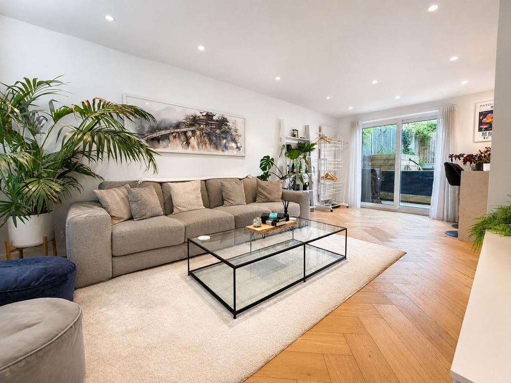 2 bedroom semi-detached house to rent