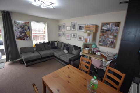 3 bedroom terraced house to rent, School Walk, Wellingborough NN8
