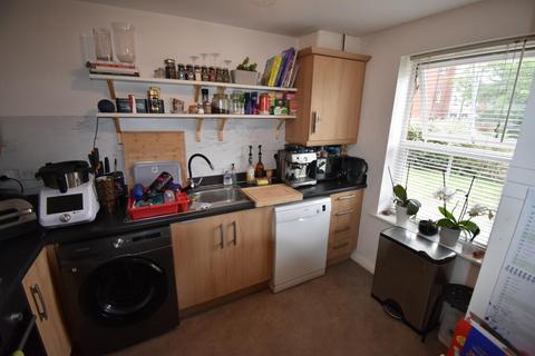 3 bedroom terraced house to rent, School Walk, Wellingborough NN8