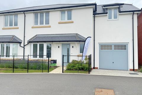 4 bedroom semi-detached house for sale, Petley Way, kelvedon, CO5