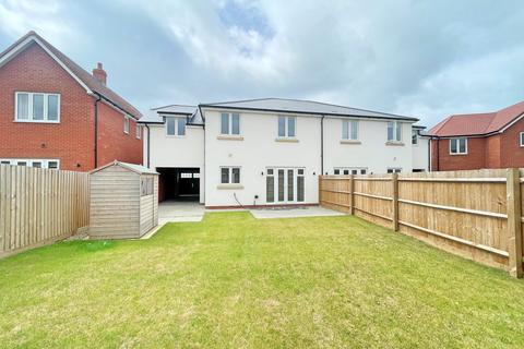 4 bedroom semi-detached house for sale, Petley Way, kelvedon, CO5