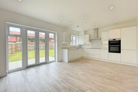 4 bedroom semi-detached house for sale, Petley Way, kelvedon, CO5
