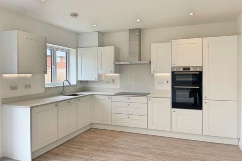 4 bedroom semi-detached house for sale, Petley Way, kelvedon, CO5