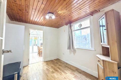 5 bedroom property for sale, Burnt Oak Broadway, Edgware