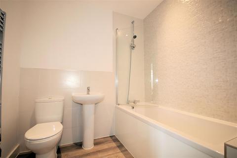 2 bedroom apartment to rent, Warwick Avenue, Bedford