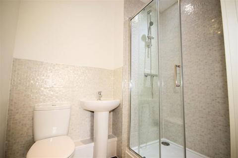2 bedroom apartment to rent, Warwick Avenue, Bedford