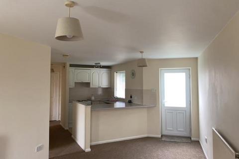 2 bedroom flat to rent, Ryebank Road, Ketley Bank
