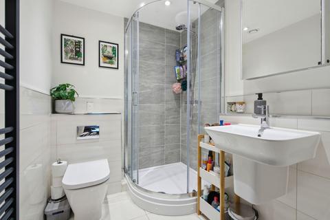 2 bedroom apartment for sale, Quadrella Gardens, Ascot