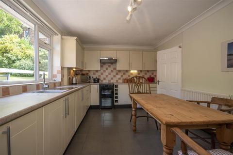 3 bedroom detached bungalow to rent, Pontesbury Hill, Shrewsbury