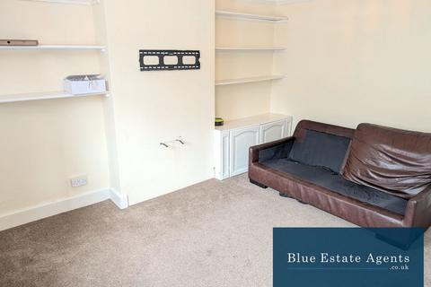 2 bedroom flat to rent, High Street, Whitton, Twickenham, TW2