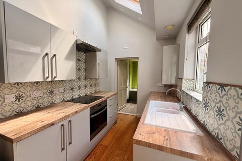 2 bedroom house to rent, Trevor Road, Southsea, PO4