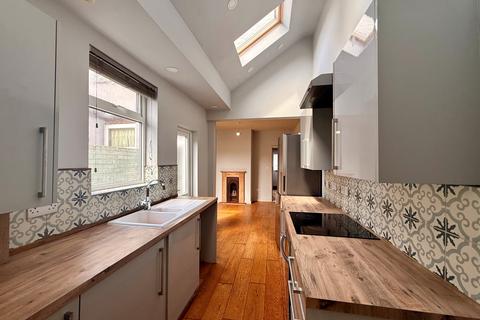 2 bedroom house to rent, Trevor Road, Southsea, PO4