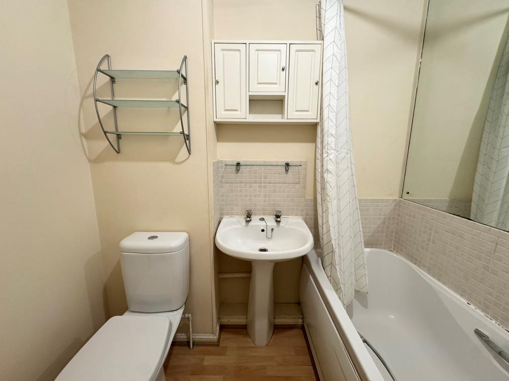 Bevan Close, Southampton, SO19 - More