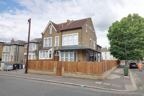 2 bed flat/apartment for rent in York Road, Southend-on-sea, SS1