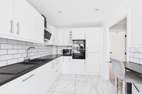 2 bedroom house for sale, Blue leaves avenue, Coulsdon CR5