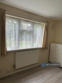 1 bedroom in a house share to rent, Cambria Close, Hounslow, TW3