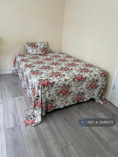 1 bedroom in a house share to rent, Cambria Close, Hounslow, TW3