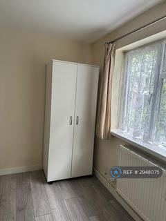 1 bedroom in a house share to rent, Cambria Close, Hounslow, TW3