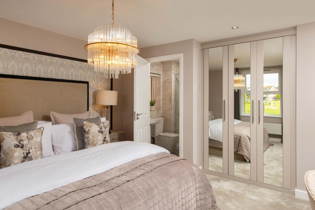 Master bedroom, en suite