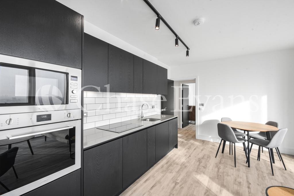 Apartment in London, London Borough of Ealing - View 2