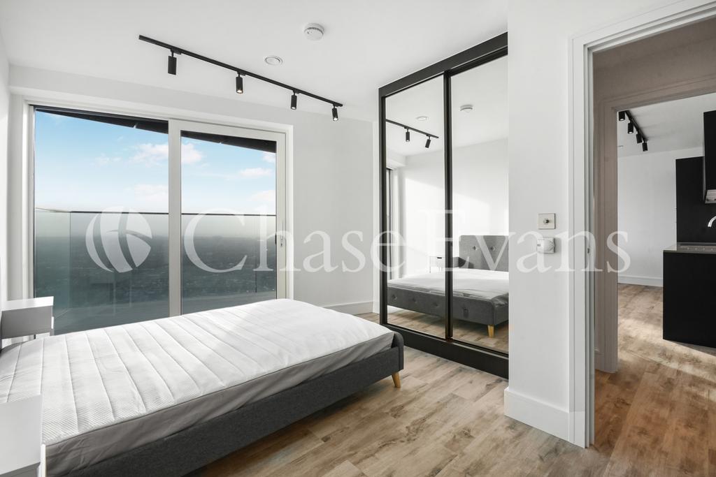 Apartment in London, London Borough of Ealing - View 5