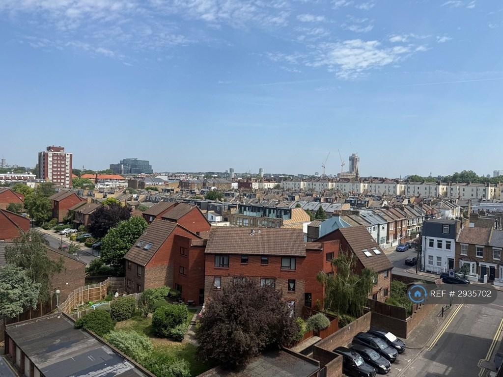 Apartment in London, Bayonne Road Estate, West Kensington - View 2
