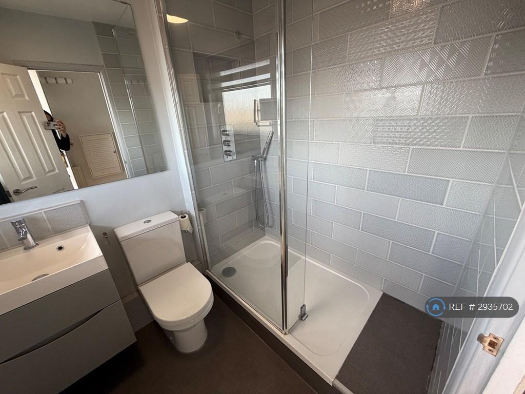 Apartment in London, Bayonne Road Estate, West Kensington - View 6