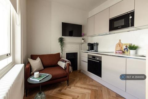 Studio to rent, Princes Square, London, W2