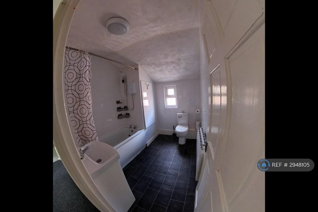 Apartment in Salford, Greater Manchester - View 2